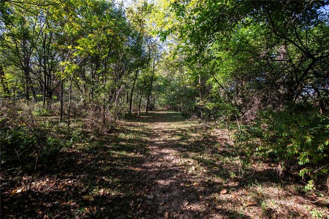 1010 Chancery Lane, Cave Springs, AR 72718