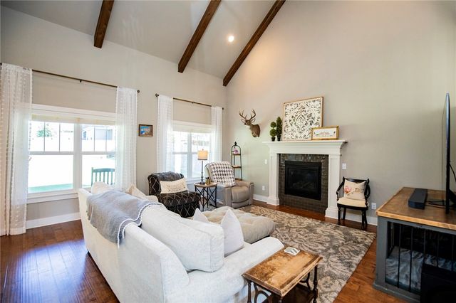 1010 Chancery Lane, Cave Springs, AR 72718