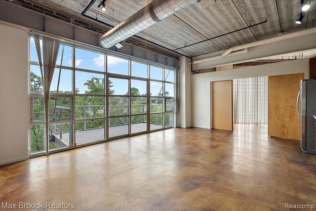 333 E Parent Avenue 27, Royal Oak, MI 48067