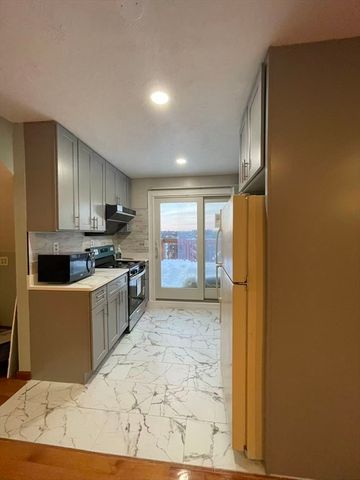 129 Beale St B, Quincy, MA 02170