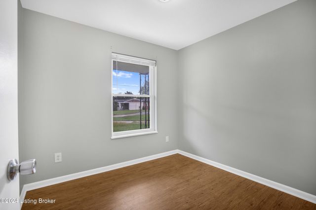 4810 Guy Dr, Louisville, KY 40258