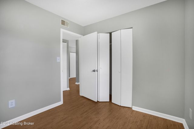 4810 Guy Dr, Louisville, KY 40258