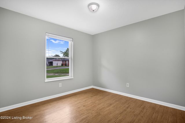 4810 Guy Dr, Louisville, KY 40258