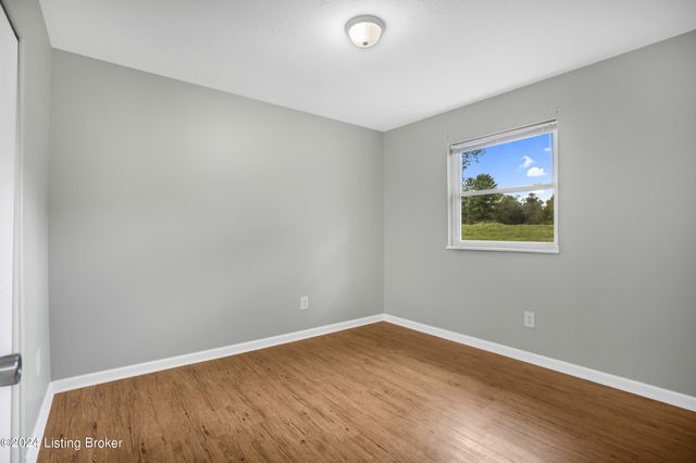 4810 Guy Dr, Louisville, KY 40258