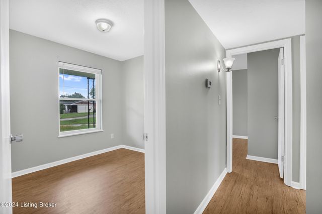 4810 Guy Dr, Louisville, KY 40258