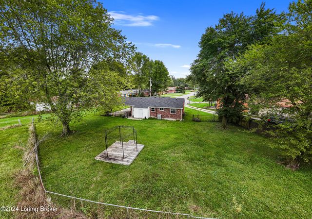 4810 Guy Dr, Louisville, KY 40258