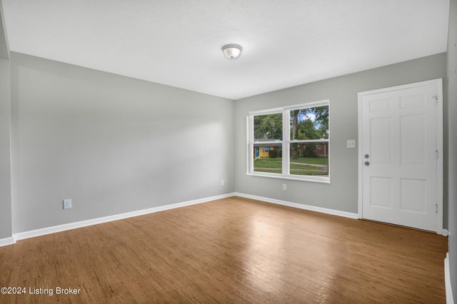 4810 Guy Dr, Louisville, KY 40258