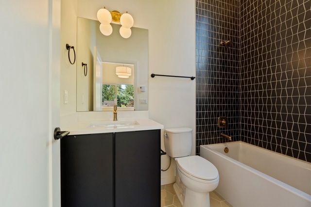 815 NE 100th Street, Seattle, WA 98125