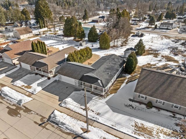 4017 Delta STREET, Manitowoc, WI 54220