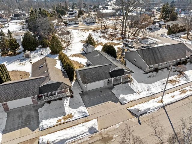 4017 Delta STREET, Manitowoc, WI 54220