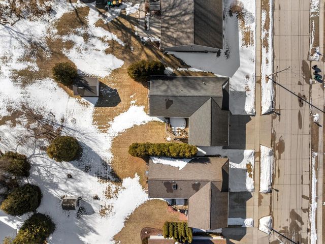 4017 Delta STREET, Manitowoc, WI 54220