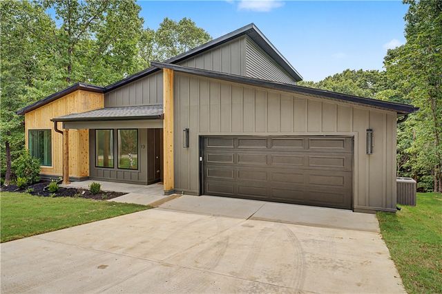 13 Kinloch Drive, Bella Vista, AR 72715