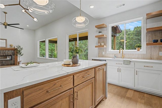 13 Kinloch Drive, Bella Vista, AR 72715