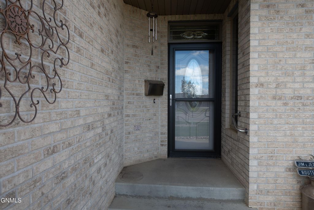 1530 Sagebrush Court, Dickinson, ND 58601 photo 5