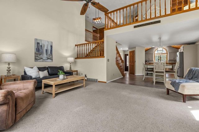2238 WOODLAWN LANE, Appleton, WI 54914