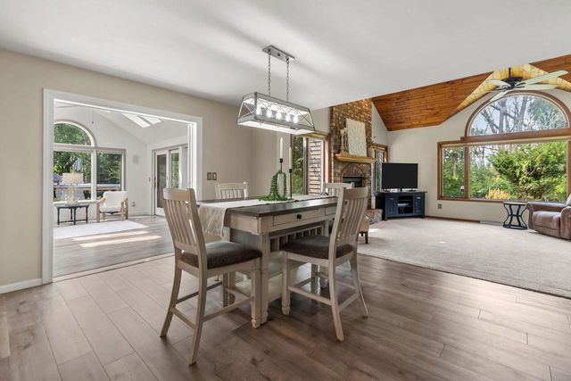 2238 WOODLAWN LANE, Appleton, WI 54914