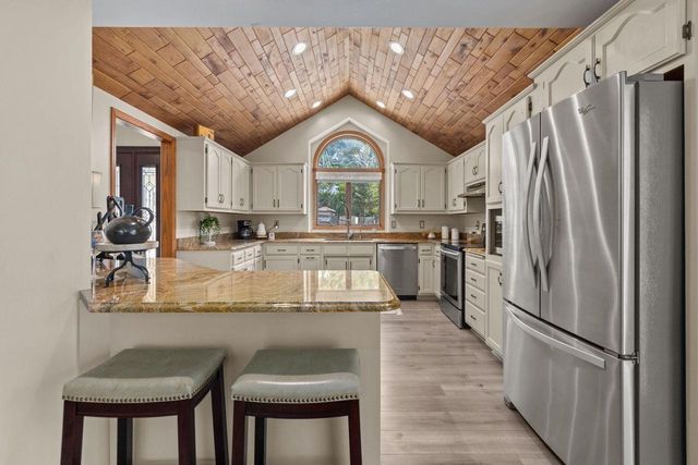 2238 WOODLAWN LANE, Appleton, WI 54914