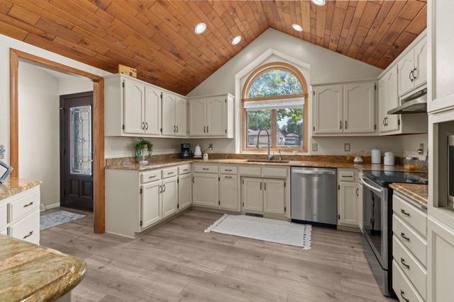 2238 WOODLAWN LANE, Appleton, WI 54914