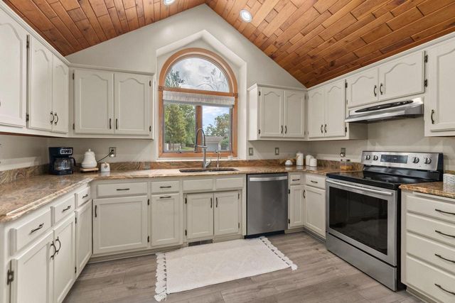 2238 WOODLAWN LANE, Appleton, WI 54914