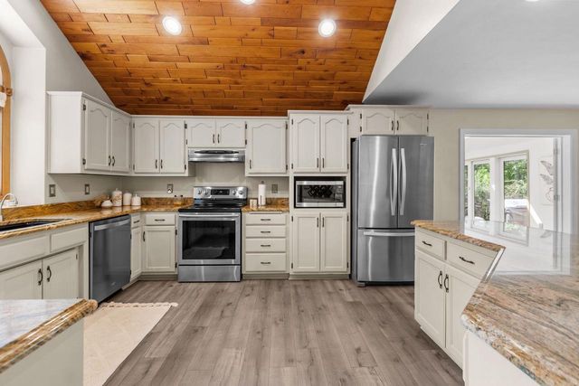 2238 WOODLAWN LANE, Appleton, WI 54914