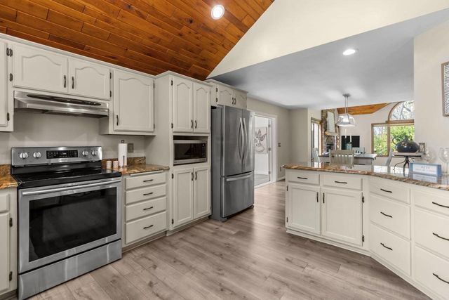 2238 WOODLAWN LANE, Appleton, WI 54914