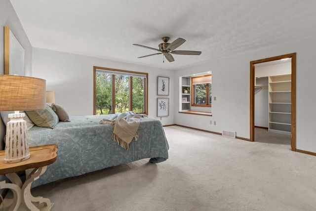 2238 WOODLAWN LANE, Appleton, WI 54914