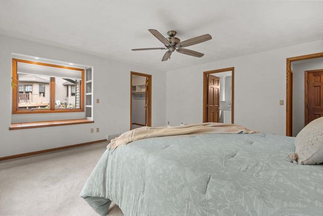 2238 WOODLAWN LANE, Appleton, WI 54914