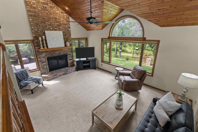 2238 WOODLAWN LANE, Appleton, WI 54914