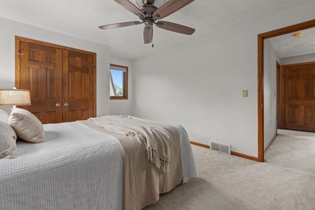 2238 WOODLAWN LANE, Appleton, WI 54914