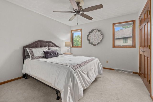 2238 WOODLAWN LANE, Appleton, WI 54914