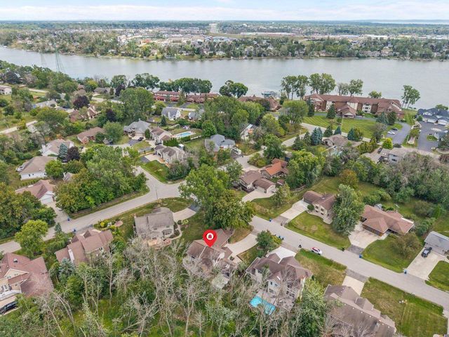 2238 WOODLAWN LANE, Appleton, WI 54914