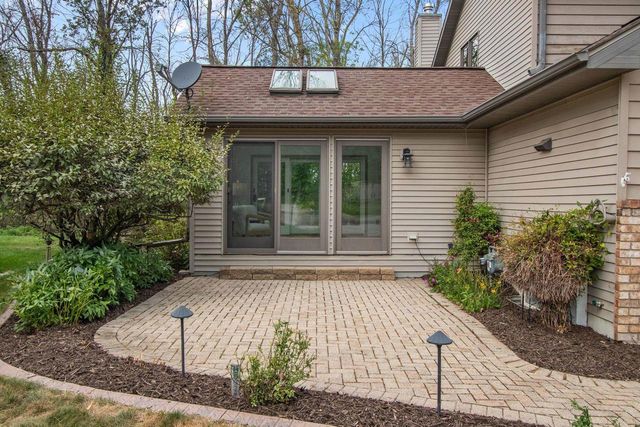 2238 WOODLAWN LANE, Appleton, WI 54914