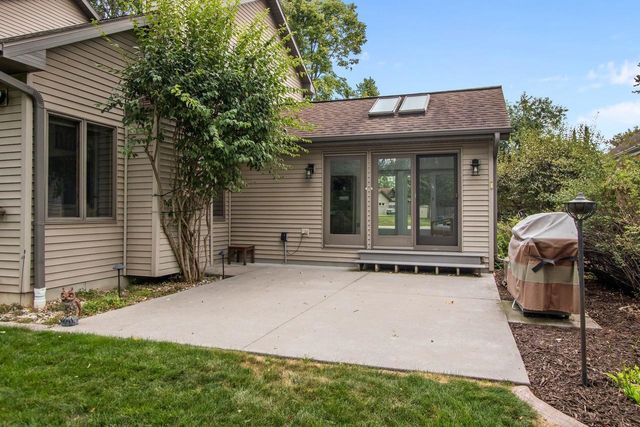 2238 WOODLAWN LANE, Appleton, WI 54914