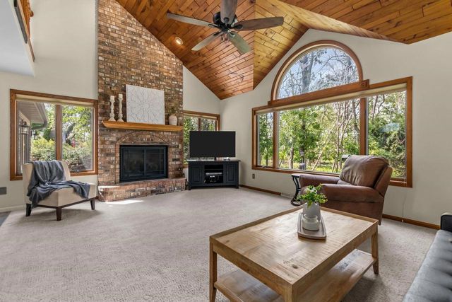 2238 WOODLAWN LANE, Appleton, WI 54914