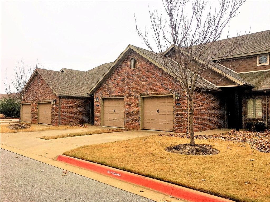 3230 W Montrail Place, Fayetteville, AR 72703