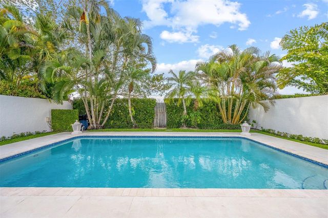 2443 Windsor Way Court, Wellington, FL 33414