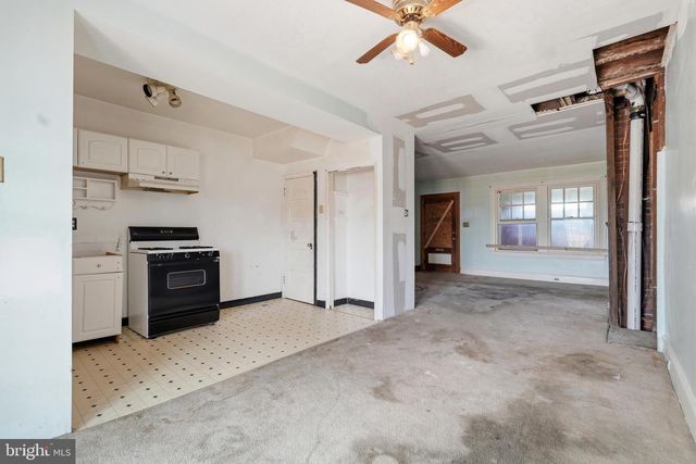 7010 W PASSYUNK AVE, Philadelphia, PA 19142
