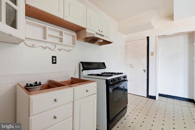 7010 W PASSYUNK AVE, Philadelphia, PA 19142