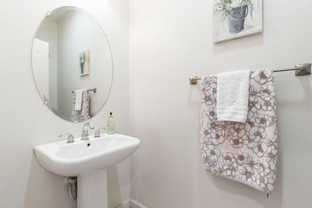 9477 California Oak Cir, Patterson, CA 95363
