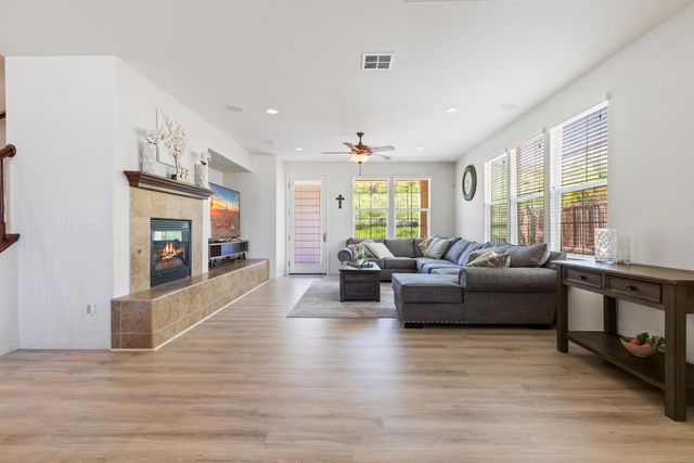 9477 California Oak Cir, Patterson, CA 95363