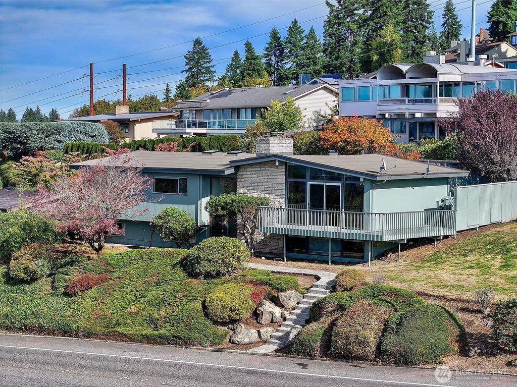 4360 Somerset Boulevard SE, Bellevue, WA 98006