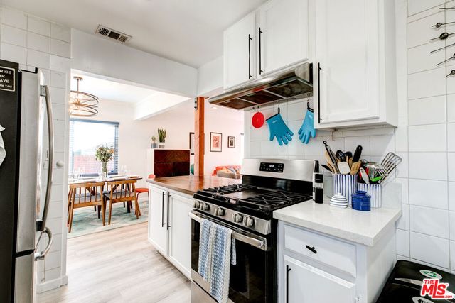 6122 Satsuma Avenue, North Hollywood, CA 91606