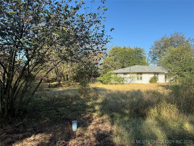 27197 Maiden Lane, Henryetta, OK 74437