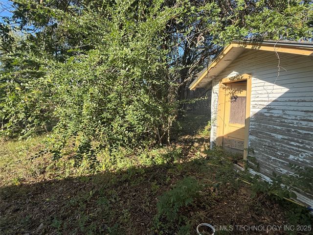 27197 Maiden Lane, Henryetta, OK 74437