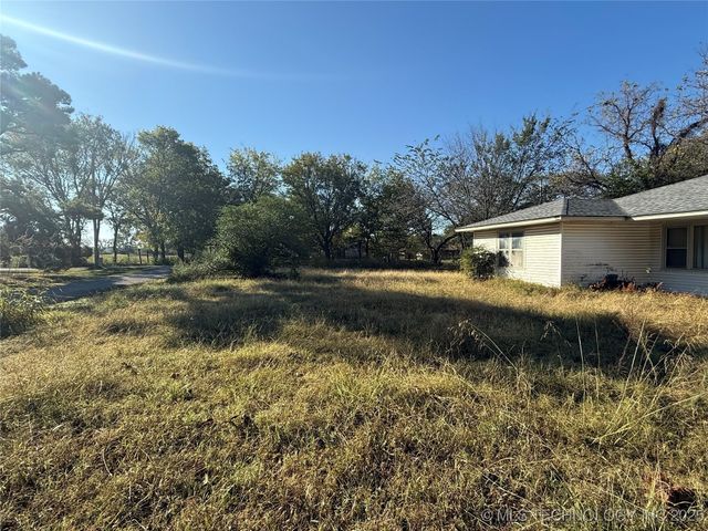 27197 Maiden Lane, Henryetta, OK 74437