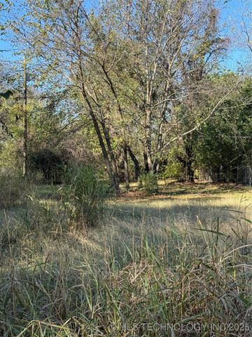 27197 Maiden Lane, Henryetta, OK 74437