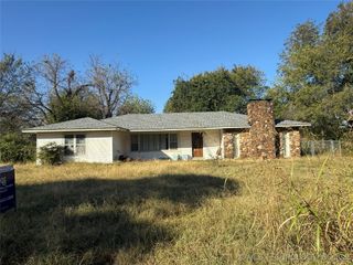 27197 Maiden Lane, Henryetta, OK 74437