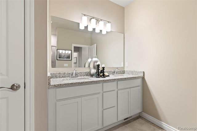 9937 Crossview Trail 129, Howell, MI 48855