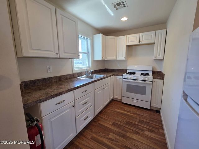 98 Seeley Avenue, Keansburg, NJ 07734