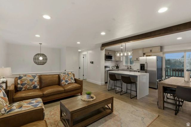 1085 E SEGO LILY DR, Sandy, UT 84094
